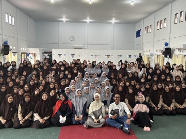 Semarak “IPTEK x Book Day”: OSIS dan Duta Literasi SMAS IT As-Syifa Boarding School Putri Gagas Acara Literasi Inovatif