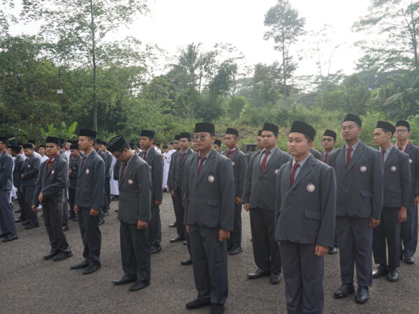Perdana! Staff Language Ambassador Resmi Dikukuhkan di SMAS IT As-Syifa Boarding School