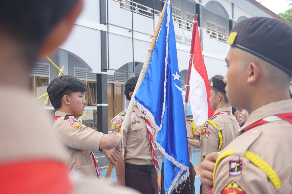 Ambalan K.H. Zaenal Mustafa Lantik 31 Pasukan Khusus Pramuka: Membangun Generasi Pemimpin 11 smait as-syifa boarding school | DSC09378