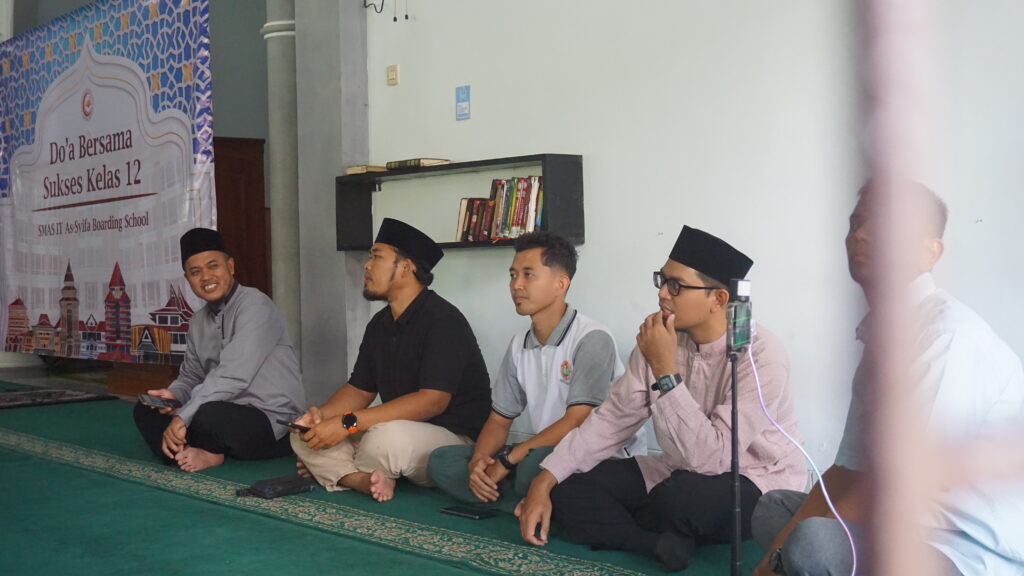 Memohon Keberkahan untuk Sukses TKA 2025, Angkatan Revorzen & Rediorza Lakukan Doa Bersama 4 smait as-syifa boarding school | DSC09427