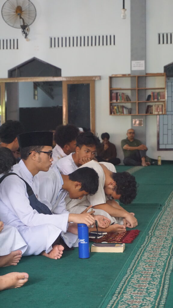 Memohon Keberkahan untuk Sukses TKA 2025, Angkatan Revorzen & Rediorza Lakukan Doa Bersama 8 smait as-syifa boarding school | DSC09468