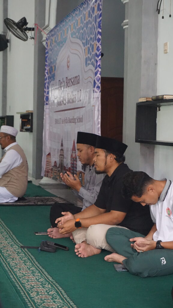 Memohon Keberkahan untuk Sukses TKA 2025, Angkatan Revorzen & Rediorza Lakukan Doa Bersama 9 smait as-syifa boarding school | DSC09472