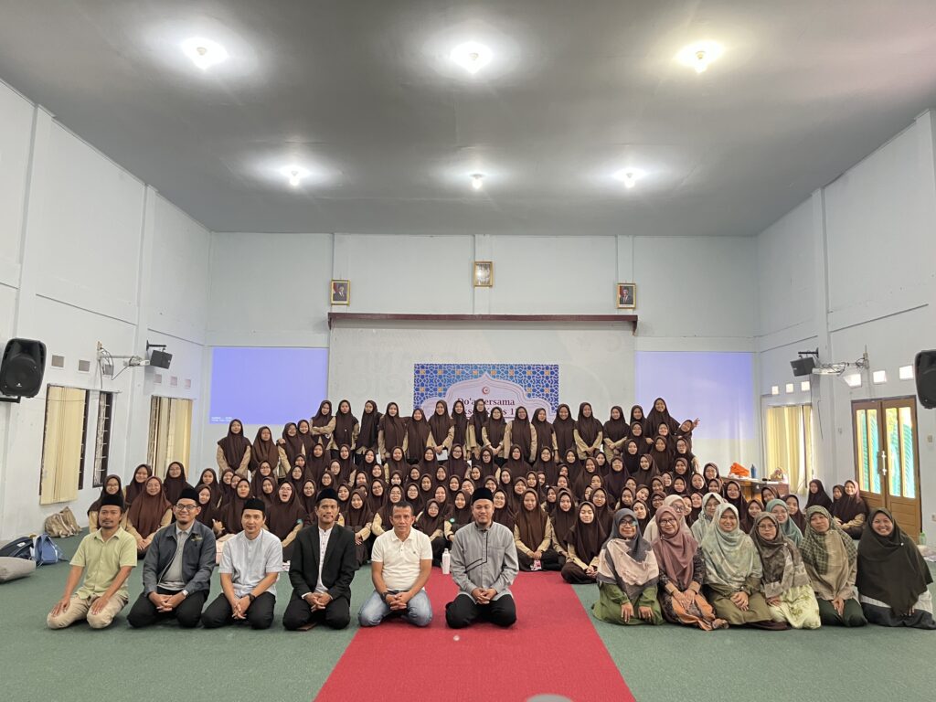 Memohon Keberkahan untuk Sukses TKA 2025, Angkatan Revorzen & Rediorza Lakukan Doa Bersama 13 smait as-syifa boarding school | IMG 0661