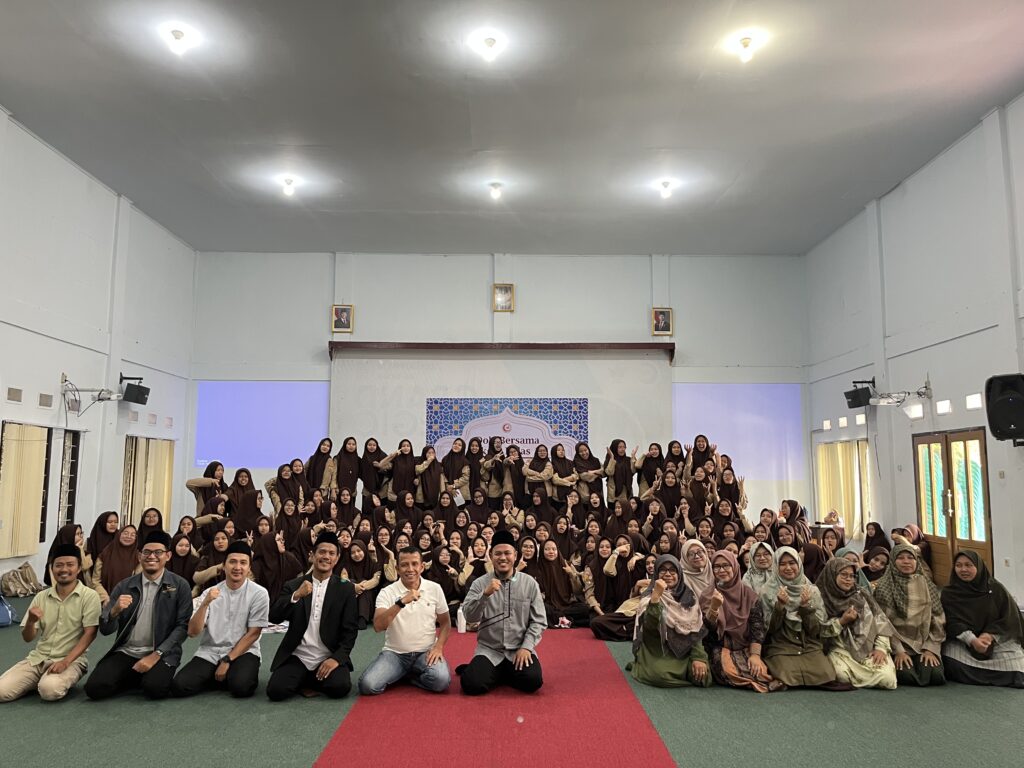 Memohon Keberkahan untuk Sukses TKA 2025, Angkatan Revorzen & Rediorza Lakukan Doa Bersama 14 smait as-syifa boarding school | IMG 0665