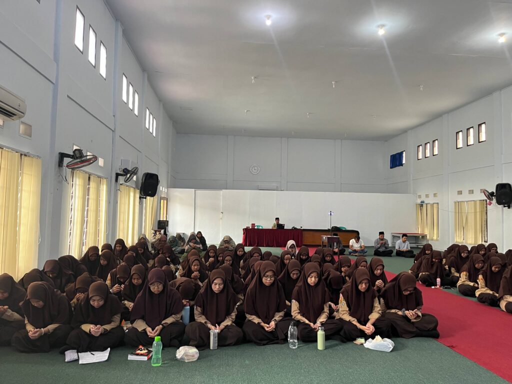 Memohon Keberkahan untuk Sukses TKA 2025, Angkatan Revorzen & Rediorza Lakukan Doa Bersama 11 smait as-syifa boarding school | photo 6077835674460556189 w