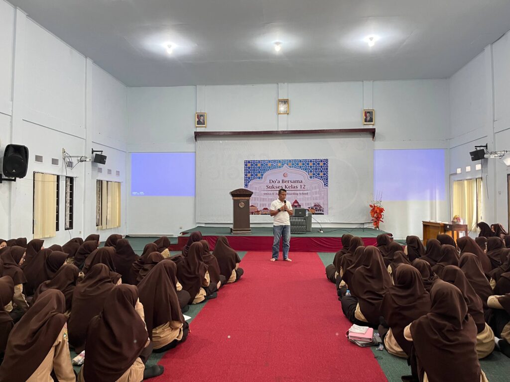 Memohon Keberkahan untuk Sukses TKA 2025, Angkatan Revorzen & Rediorza Lakukan Doa Bersama 12 smait as-syifa boarding school | photo 6077835674460556191 w