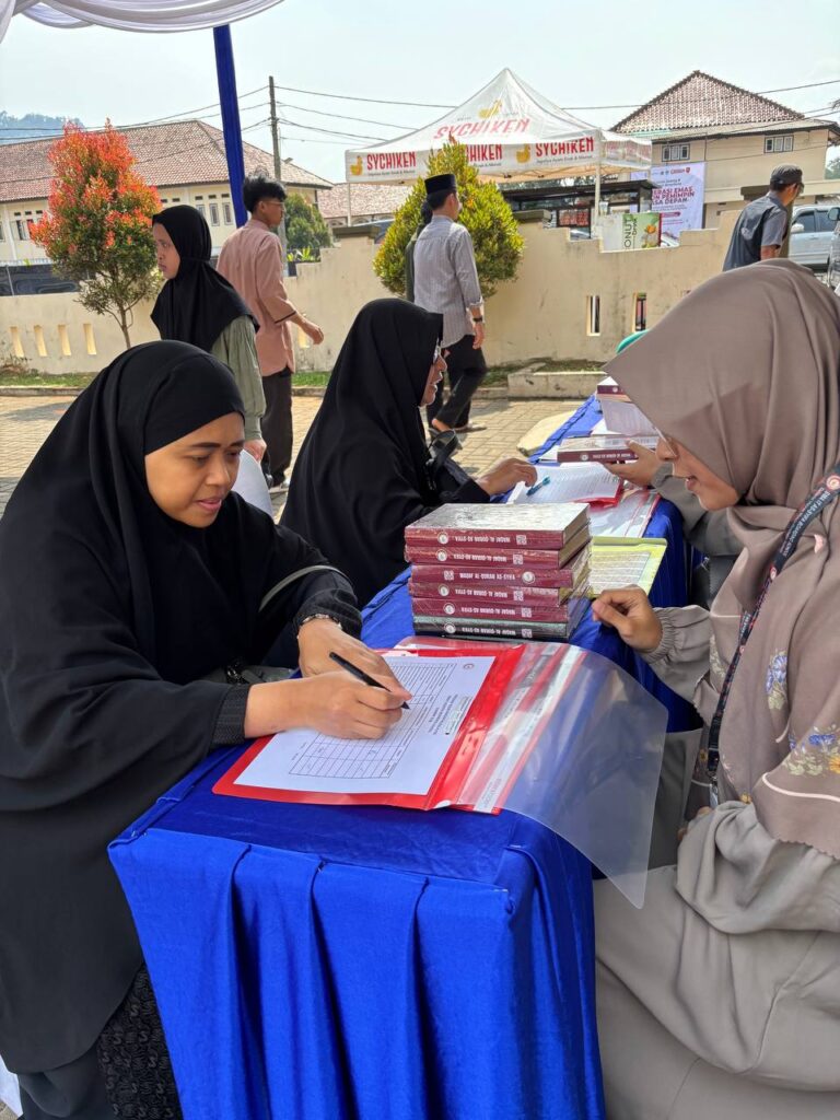 Antusiasme dan Harapan Baru: Kemeriahan Kedatangan Santri Baru SMAS IT As-Syifa Boarding School 2026 12 smait as-syifa boarding school | 01