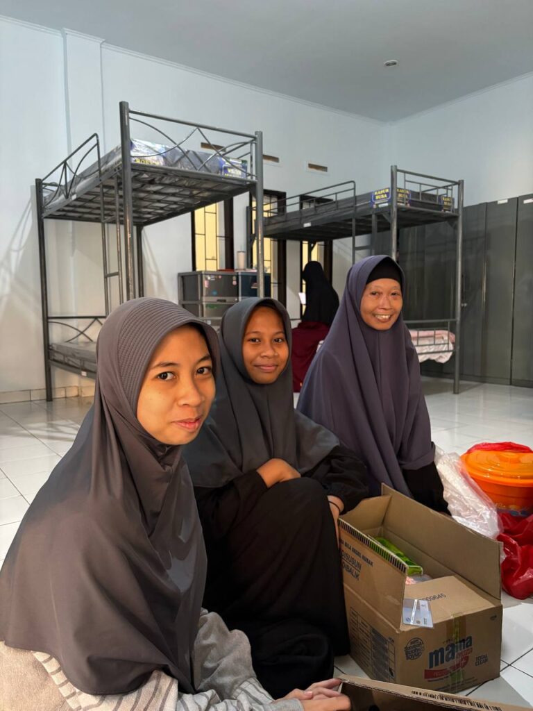 Antusiasme dan Harapan Baru: Kemeriahan Kedatangan Santri Baru SMAS IT As-Syifa Boarding School 2026 17 smait as-syifa boarding school | 07
