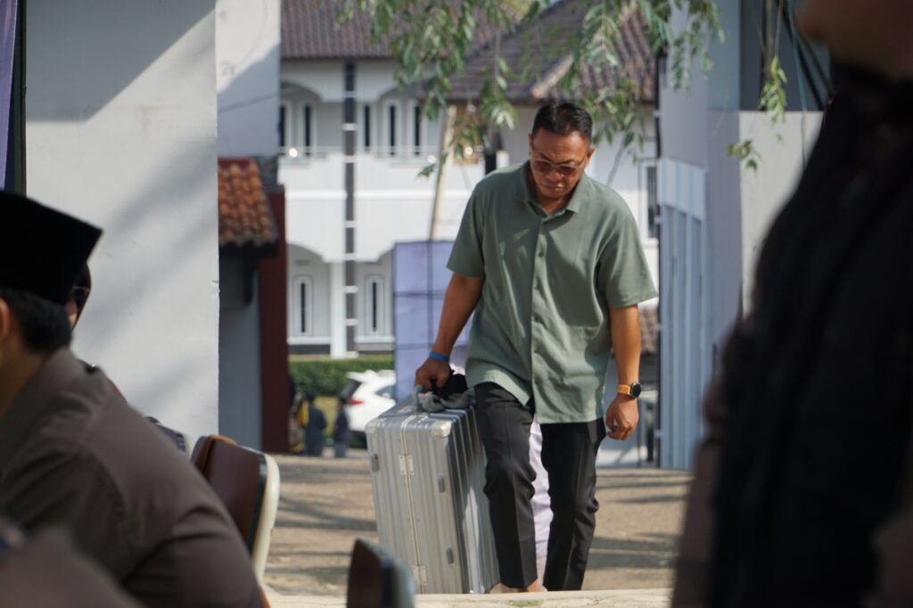 Antusiasme dan Harapan Baru: Kemeriahan Kedatangan Santri Baru SMAS IT As-Syifa Boarding School 2026 2 smait as-syifa boarding school | 23 1