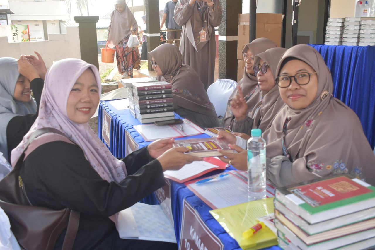 Antusiasme dan Harapan Baru: Kemeriahan Kedatangan Santri Baru SMAS IT As-Syifa Boarding School 2026 1 smait as-syifa boarding school | 30