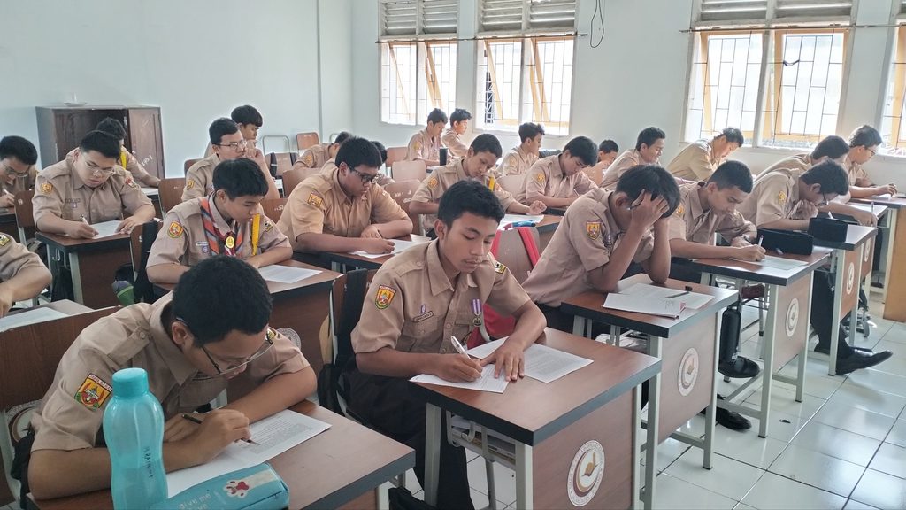 Pekan Ulangan Harian SMAIT As-Syifa: Mengukur Pemahaman Siswa melalui Paper Based Test dan Computer Based Test 5 smait as-syifa boarding school | Asesmen Sumatif Lingkup Materi 06