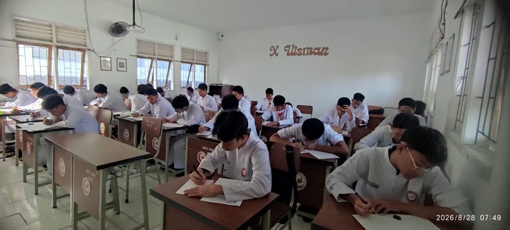 Pekan Ulangan Harian SMAIT As-Syifa: Mengukur Pemahaman Siswa melalui Paper Based Test dan Computer Based Test 10 smait as-syifa boarding school | Asesmen Sumatif Lingkup Materi 16