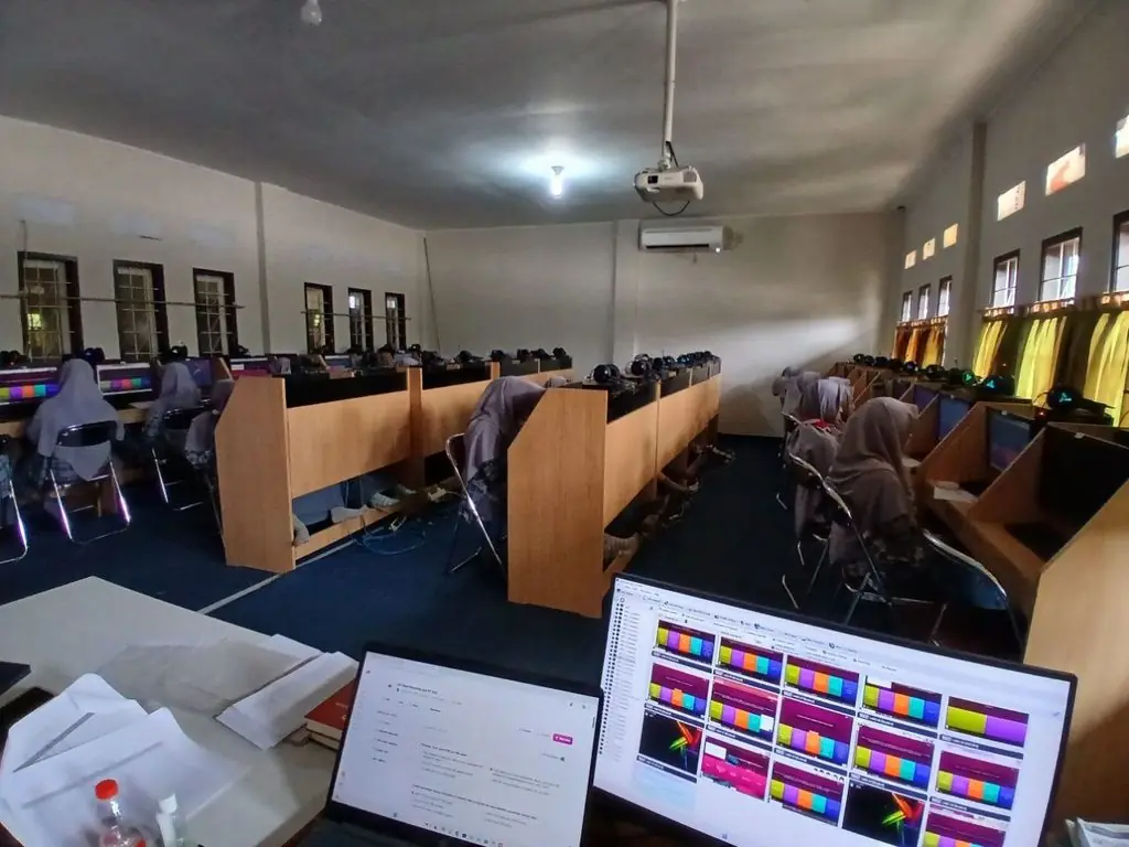 Pekan Ulangan Harian SMAIT As-Syifa: Mengukur Pemahaman Siswa melalui Paper Based Test dan Computer Based Test 11 smait as-syifa boarding school | Asesmen Sumatif Lingkup Materi 17
