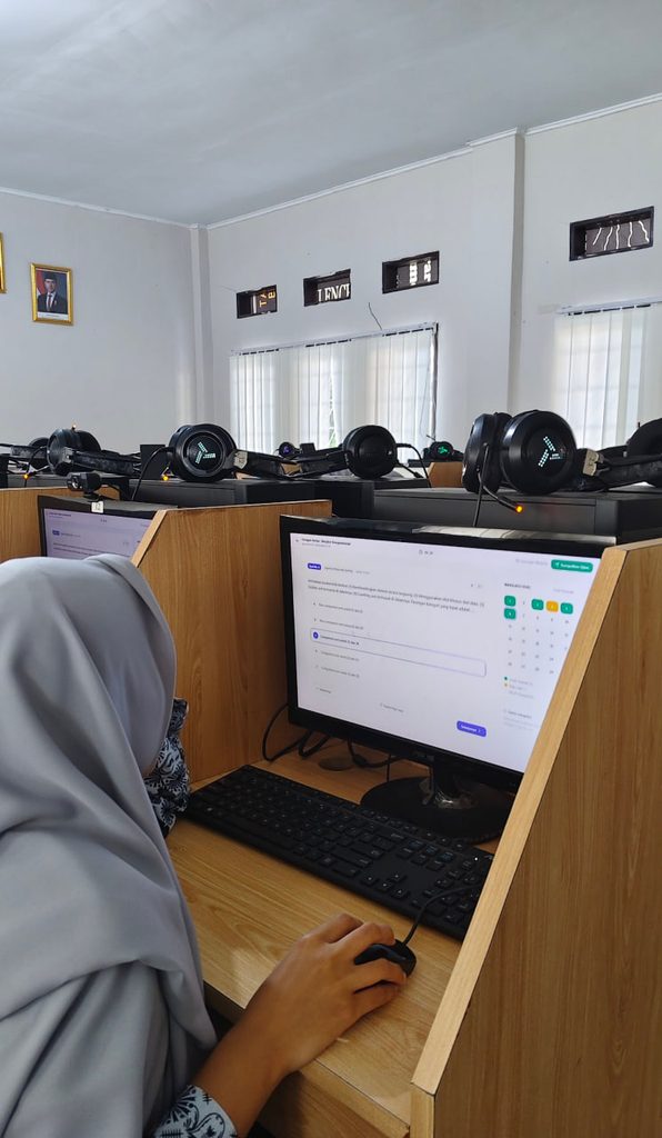 Pekan Ulangan Harian SMAIT As-Syifa: Mengukur Pemahaman Siswa melalui Paper Based Test dan Computer Based Test 16 smait as-syifa boarding school | Asesmen Sumatif Lingkup Materi 28