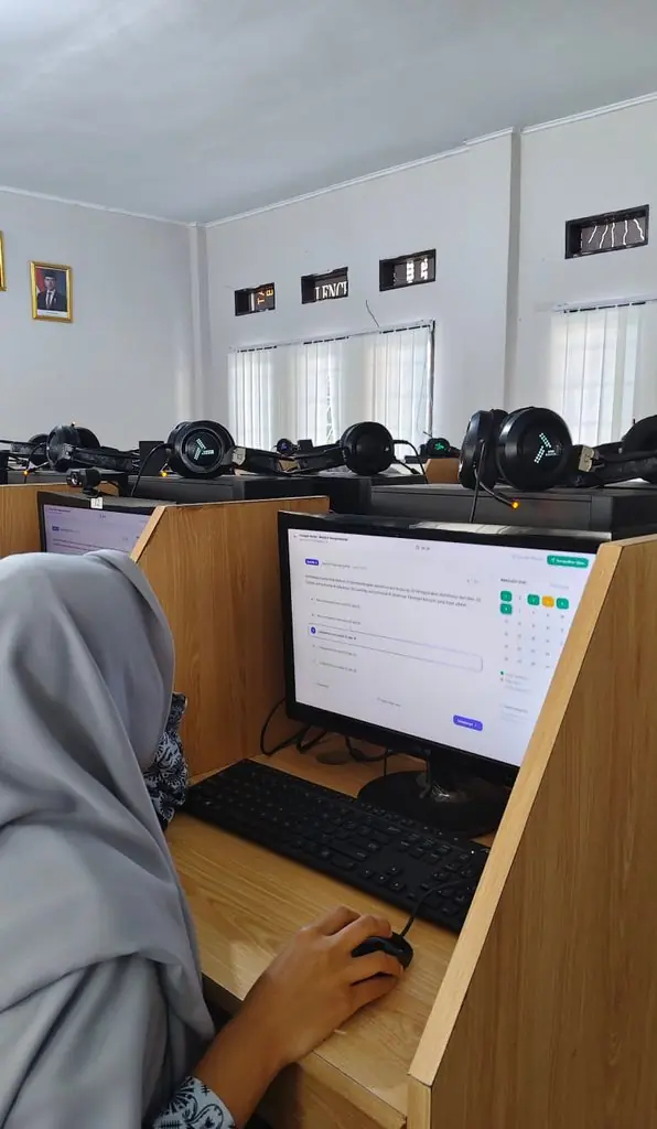 Pekan Ulangan Harian SMAIT As-Syifa: Mengukur Pemahaman Siswa melalui Paper Based Test dan Computer Based Test 16 smait as-syifa boarding school | Asesmen Sumatif Lingkup Materi 28
