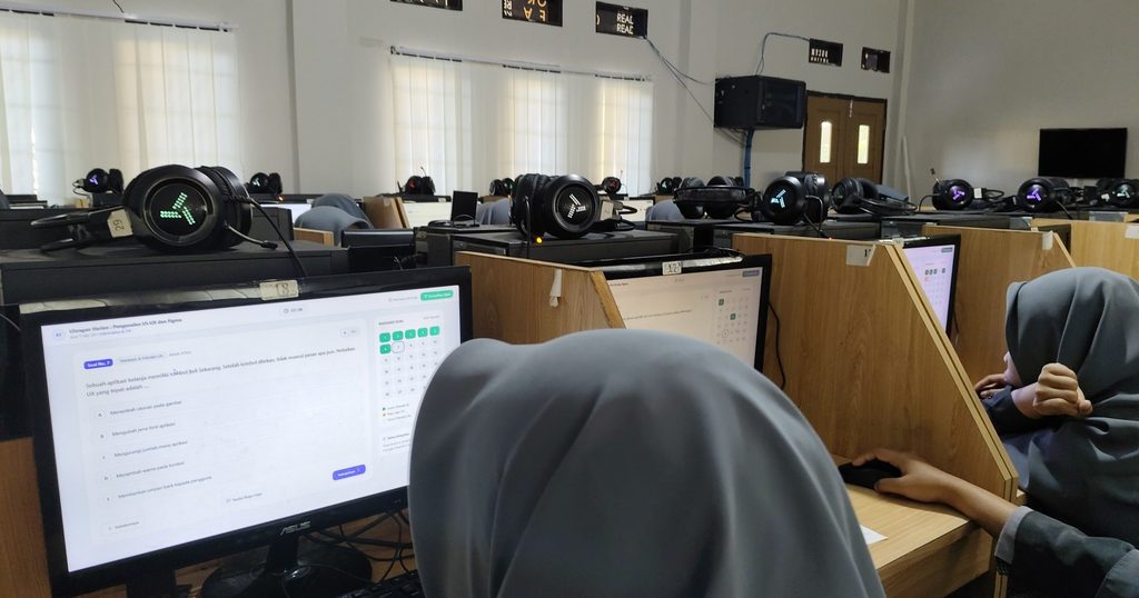 Pekan Ulangan Harian SMAIT As-Syifa: Mengukur Pemahaman Siswa melalui Paper Based Test dan Computer Based Test 17 smait as-syifa boarding school | Asesmen Sumatif Lingkup Materi 30