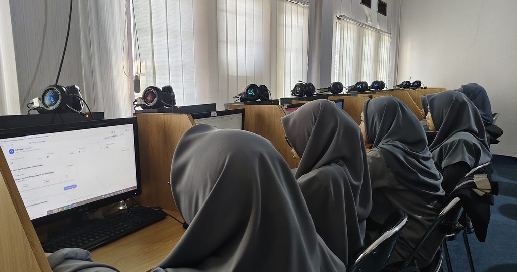 Pekan Ulangan Harian SMAIT As-Syifa: Mengukur Pemahaman Siswa melalui Paper Based Test dan Computer Based Test 19 smait as-syifa boarding school | Asesmen Sumatif Lingkup Materi 33