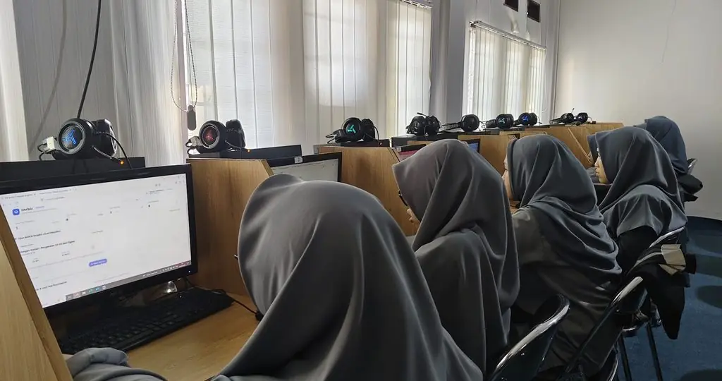 Pekan Ulangan Harian SMAIT As-Syifa: Mengukur Pemahaman Siswa melalui Paper Based Test dan Computer Based Test 19 smait as-syifa boarding school | Asesmen Sumatif Lingkup Materi 33