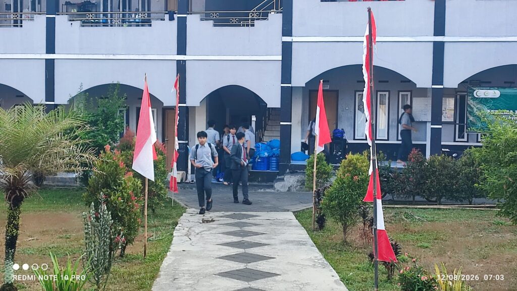 Sambut Pagi Siswa SMAIT As-Syifa: Membangun Adab, Disiplin, dan Semangat Belajar 2 smait as-syifa boarding school | sambutpagi 01