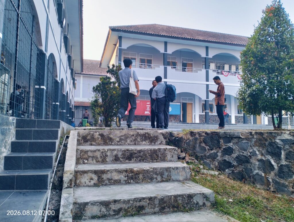 Sambut Pagi Siswa SMAIT As-Syifa: Membangun Adab, Disiplin, dan Semangat Belajar 3 smait as-syifa boarding school | sambutpagi 02