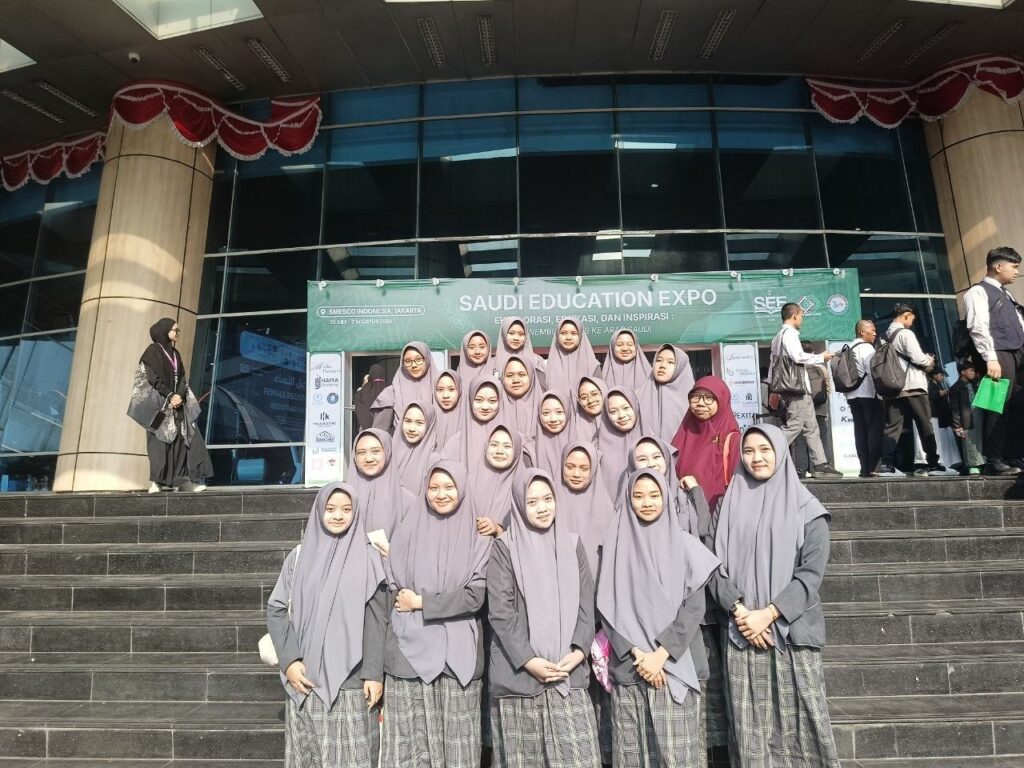 Siswa SMAIT As-Syifa Boarding School Ikuti Saudi Education Expo (SEE) 2026 di Jakarta 5 Siswa Putra dan Putri SMAIT As-Syifa Boarding School mengikuti Saudi Education Expo (SEE) 2026 di SMESCO Indonesia Jakarta pada 31 Juli 2026.