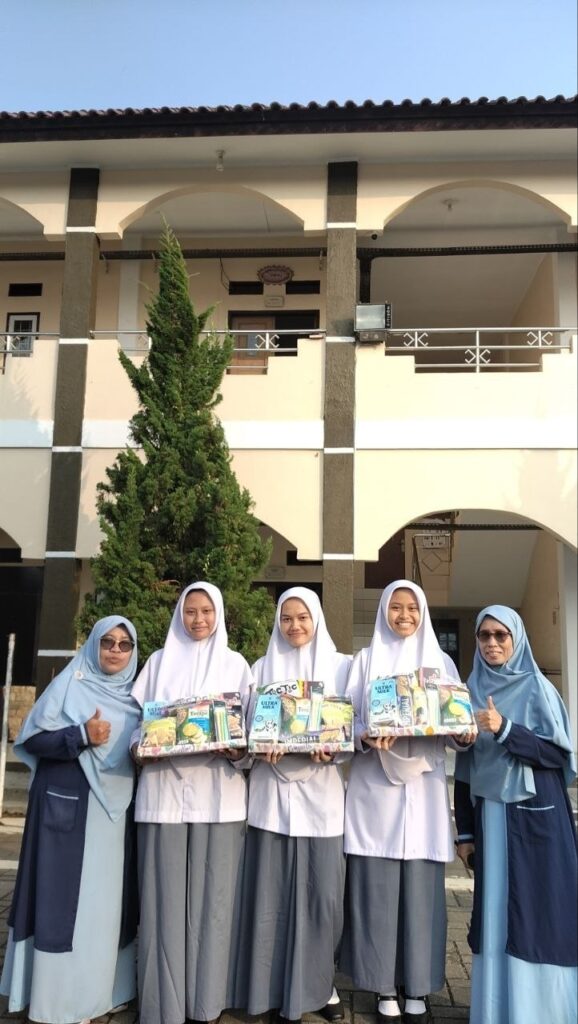 Capaian Prestasi Tahfizh Al-Qur'an SMA IT As-Syifa Boarding School: Puluhan Santri Raih Sertifikat Kenaikan Juz Periode Juli 2026 6 smait as-syifa boarding school | tahfizh 01