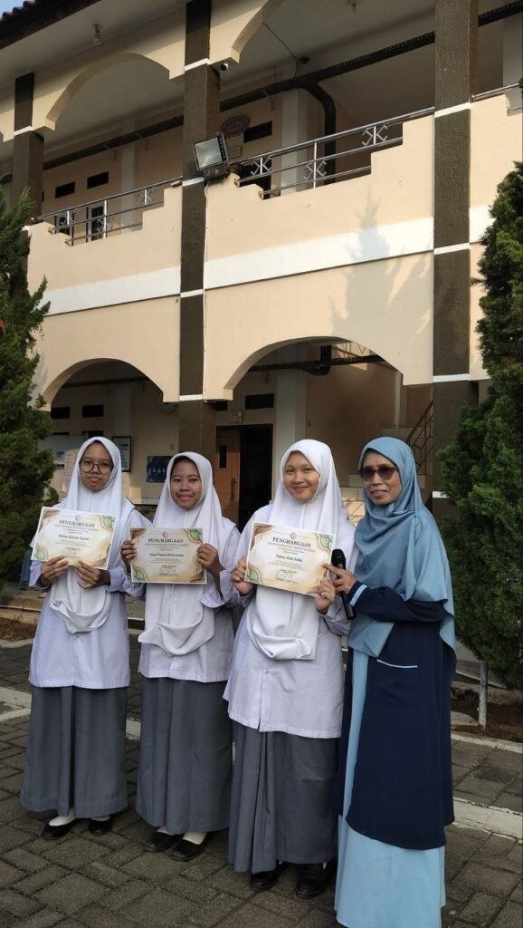 Capaian Prestasi Tahfizh Al-Qur'an SMA IT As-Syifa Boarding School: Puluhan Santri Raih Sertifikat Kenaikan Juz Periode Juli 2026 8 smait as-syifa boarding school | tahfizh 02