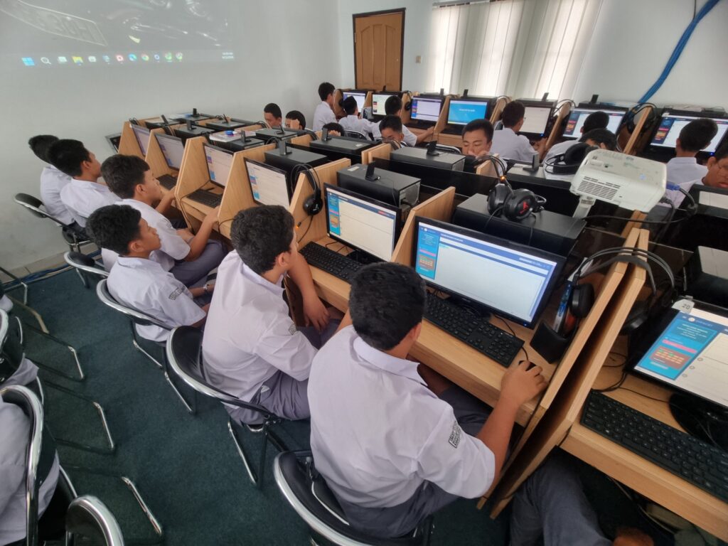 TO UTBK Rutin Setiap Bulan, SMAIT As-Syifa Siapkan Siswa Sejak Kelas X hingga XII 2 Siswa SMAIT As-Syifa mengikuti TO UTBK Agustus 2026