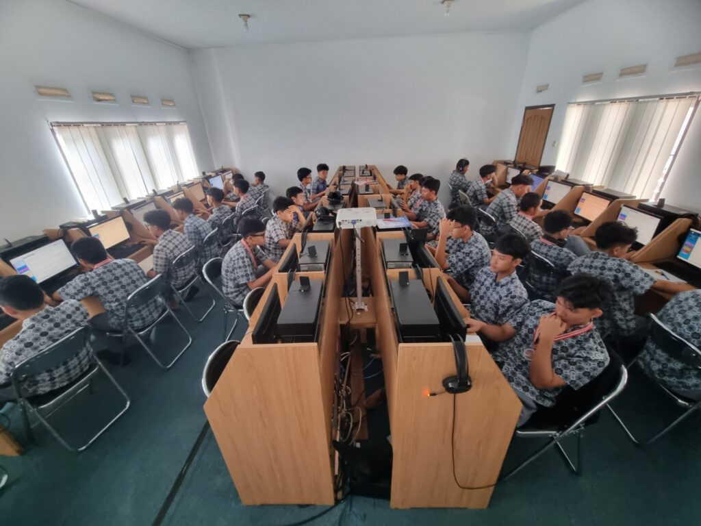 Persiapan Menuju UTBK, Santri Kelas X, XI, dan XII Ikuti TO UTBK Oktober 10 smait as-syifa boarding school | TO UTBK 3 Oktober 2