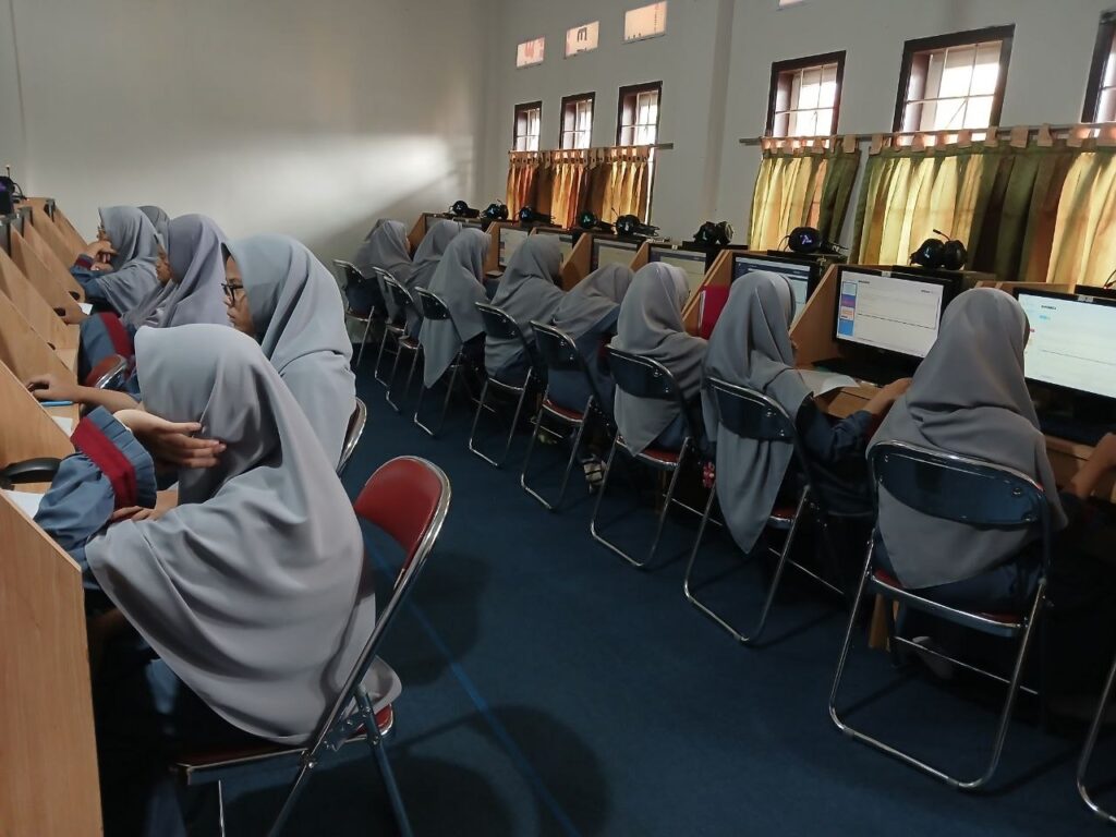 Persiapan Menuju UTBK, Santri Kelas X, XI, dan XII Ikuti TO UTBK Oktober 8 smait as-syifa boarding school | TO UTBK 3 Oktober 4